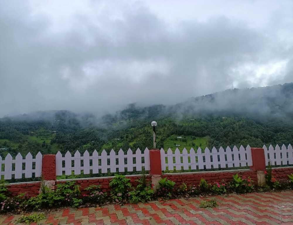 Vanprastha Resorts Dwarahat Экстерьер фото